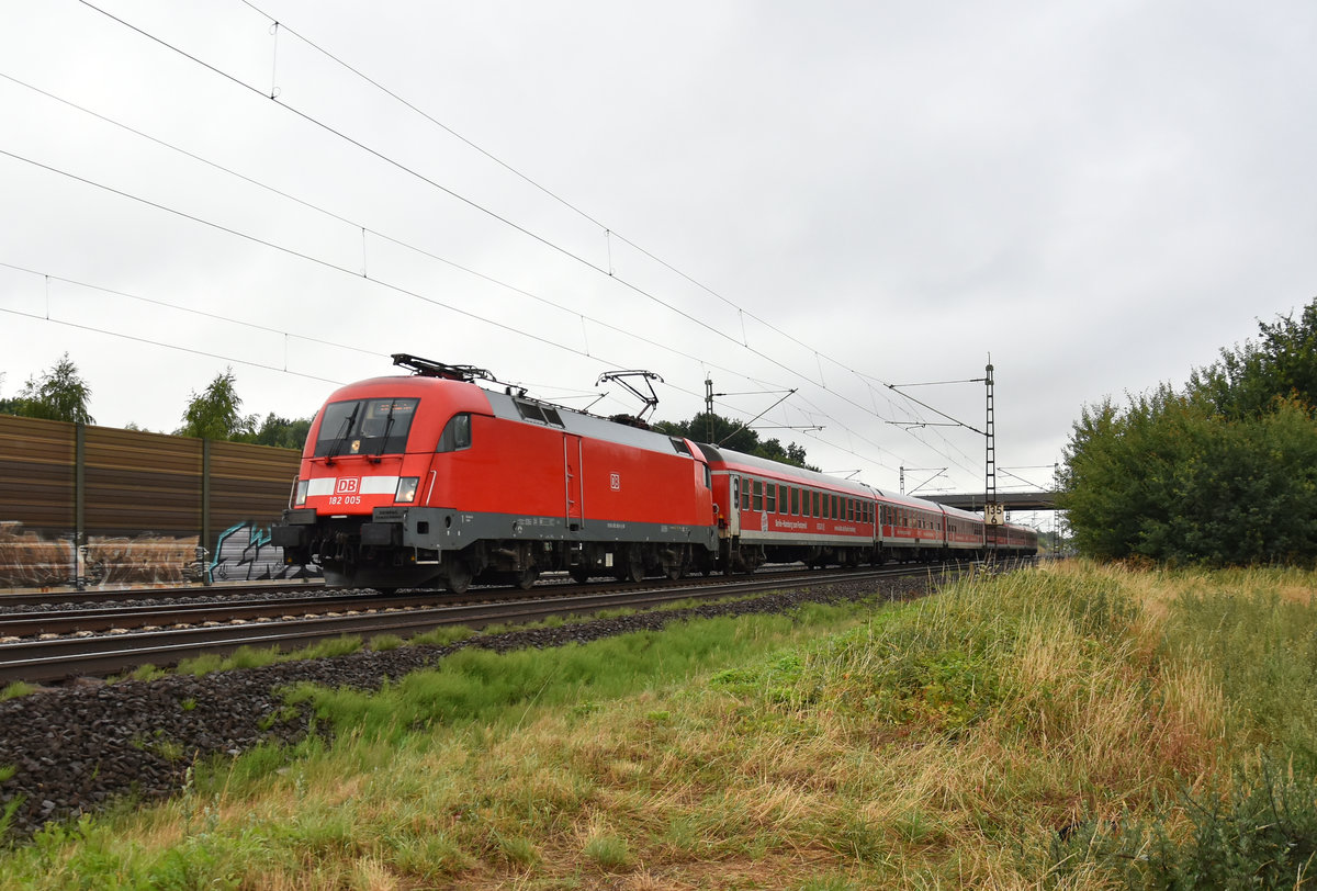 InterRegioExpress mit der 182 005-9 in Front, unterwegs in Richtung Lüneburg. Höhe Bardowick, 10.07.2018.