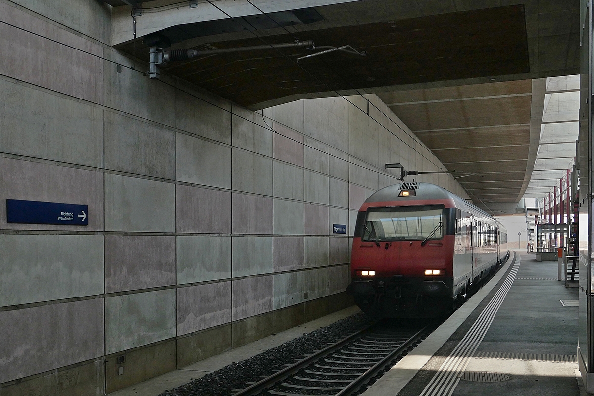 IR 2117, Luzern - Konstanz, durchfährt am 04.03.2023 die Station Tägerwilen Dorf