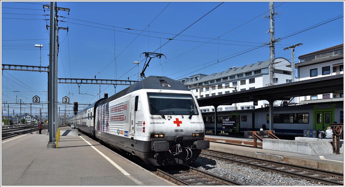 IR10057 nach Domodossola mit Re 460 041-7 in Thun. (22.04.2017)