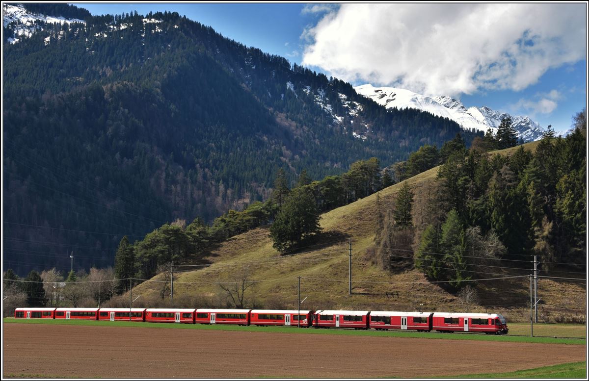 IR1132 mit einem Allegra zwischen Bonaduz und Reichenau-Tamins. (10.04.2018)