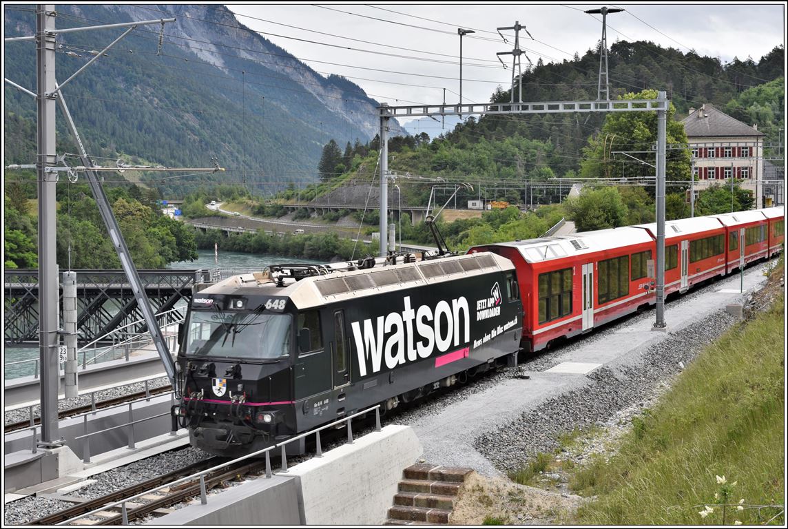 IR1133 nach St.Moritz mit der Ge 4/4 III 648  Susch  in Reichenau-Tamins. (04.06.2020)