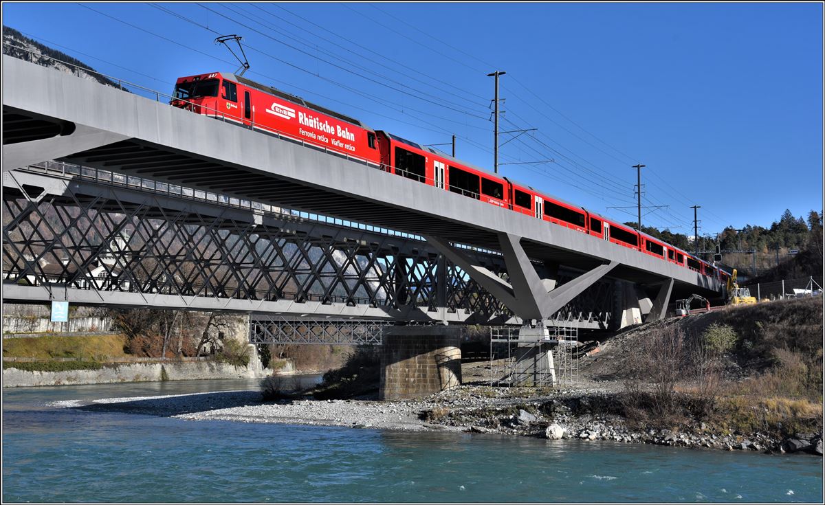 IR1136 nach Chur mit der Ge 4/4 III 646  Grüsch  benützt die neue Hinterrheinbrücke. (05.12.2019)
