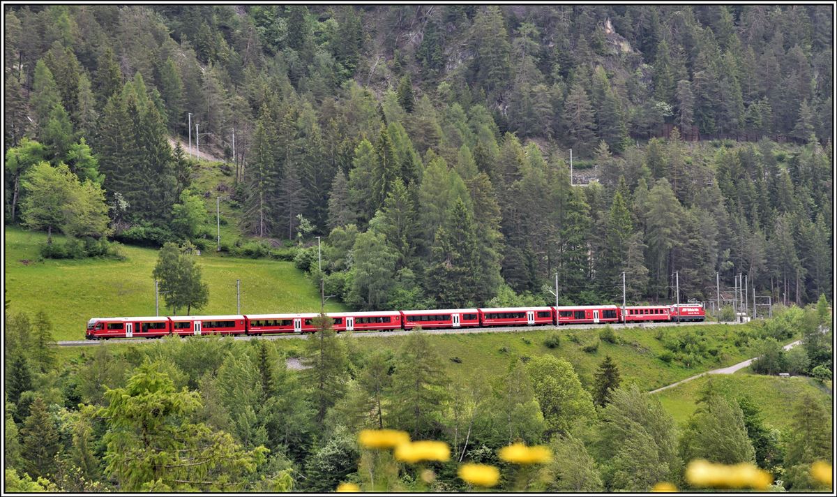 IR1136 von St.Moritz nach Chur oberhalb Filisur. (10.06.2019)