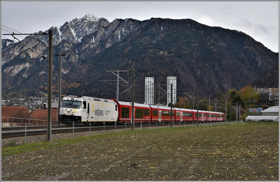 IR1140 von St.Moritz mit Ge 4/4 III 642  Breil/Brigels  in Chur West. (23.11.2019)