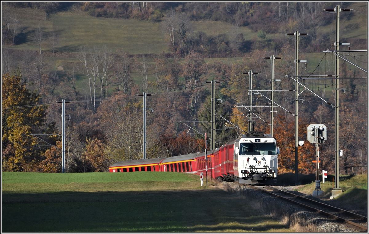 IR1145 mit Ge 4/4 III 643  Vals  im Aufstieg nach Bonaduz. (25.11.2019)