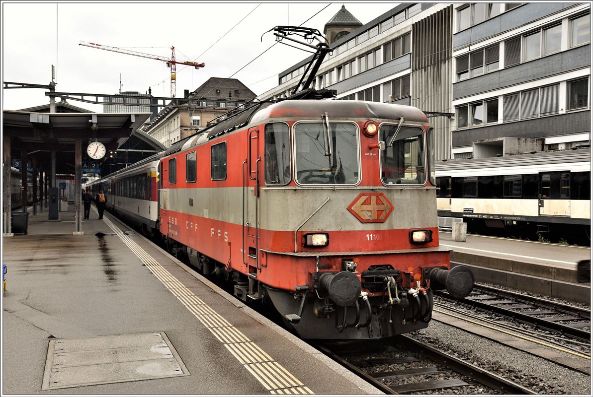 IR2270 mit Re 4/4 II 11109 nach Basel SBB in St.Gallen. (31.08.2017)