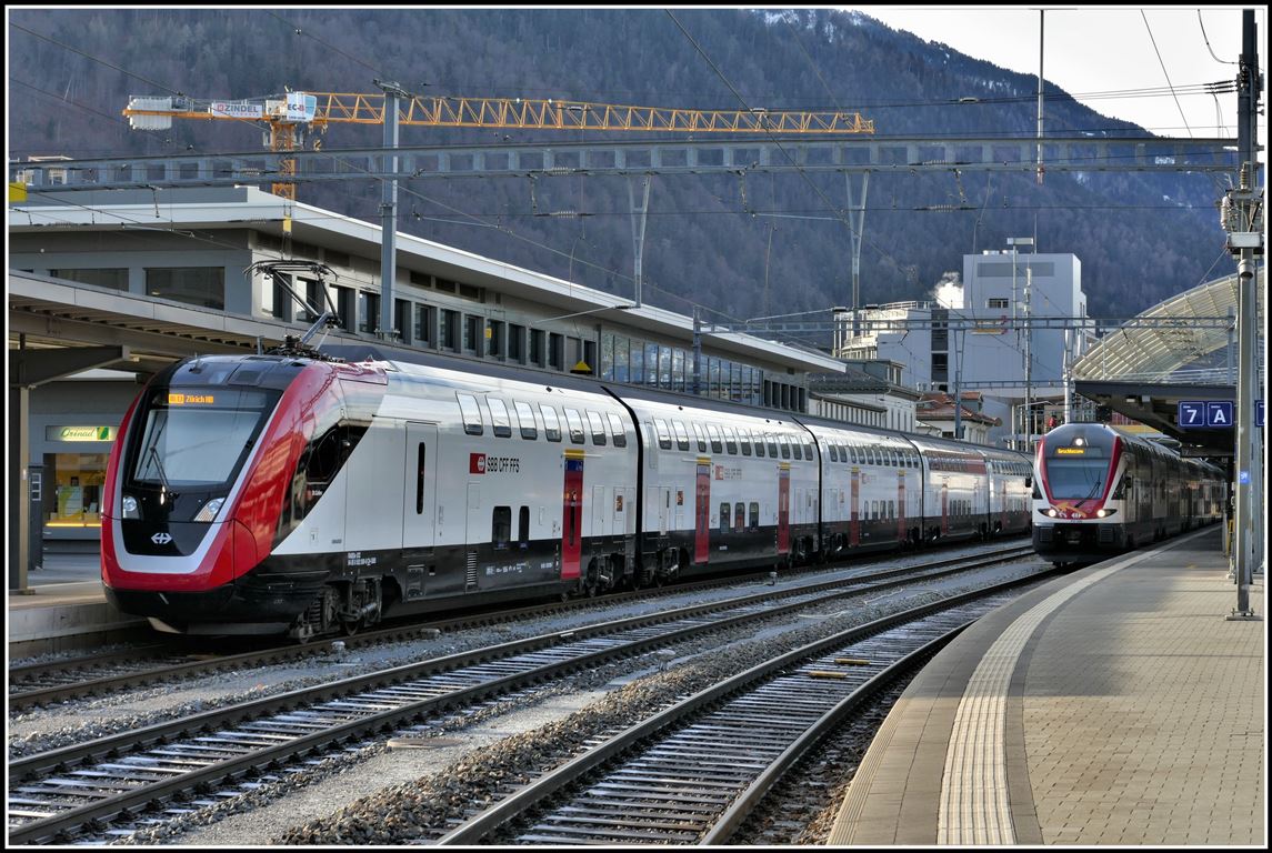 IR3268 nach Zürich HB via St.Gallen mit dem Problemzug Twindexx von Bombardier 502 009-9  St.Gallen  und RE3468 nach Zürich HB via Ziegelbrücke mit 511 030 in Chur. (28.12.2018)
