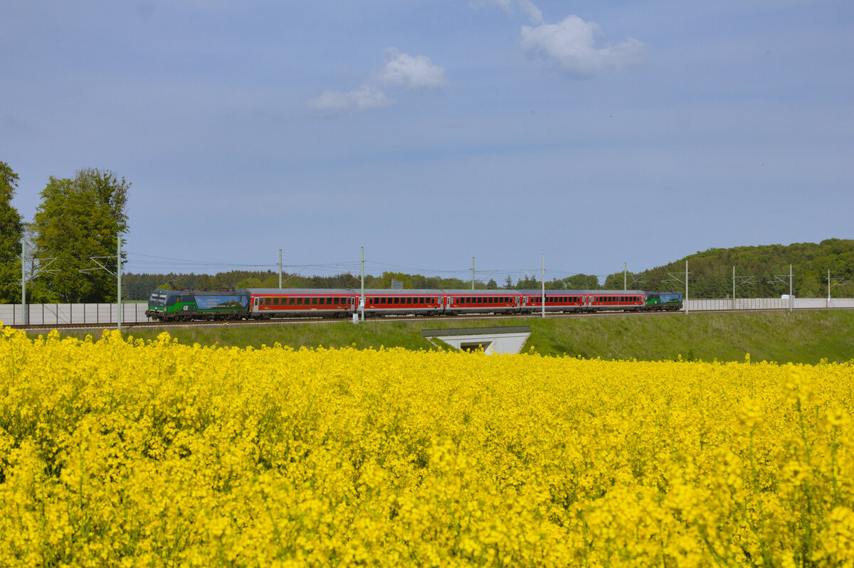 IRE 200 Ulm-Wendlingen im Vectron-Sandwich am 21.05.2023 bei Merklingen.