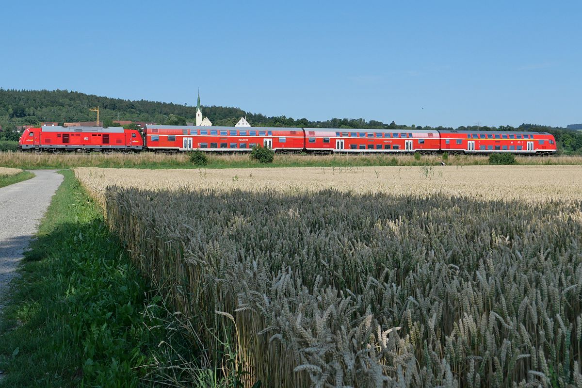 IRE 3 /3064 von Friedrichshafen Stadt nach Basel Badischer Bahnhof am 03.07.2022 kurz vor der Einfahrt in den Bahnhof von Salem