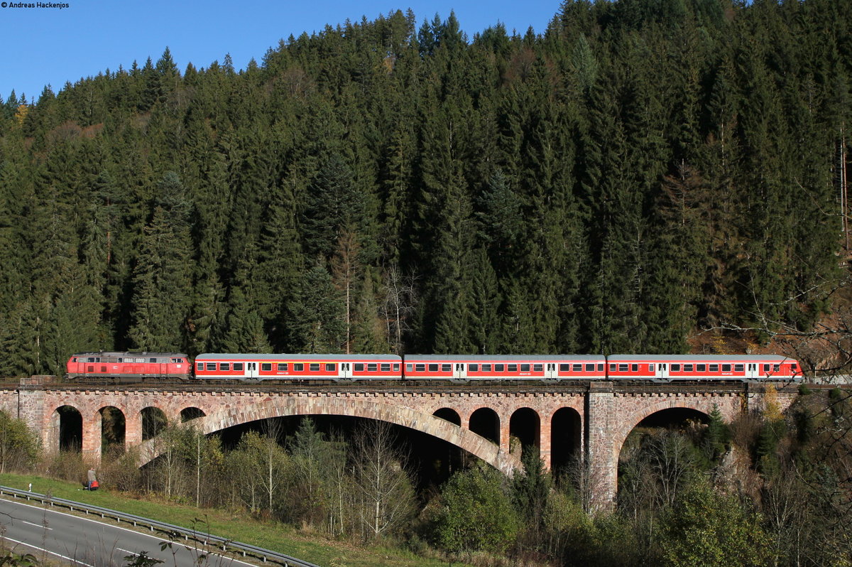 IRE 3213 (Neustadt(Schwarzw)-Ulm Hbf) mit Schublok 218 326-7 auf der Gutachbrücke 31.10.17