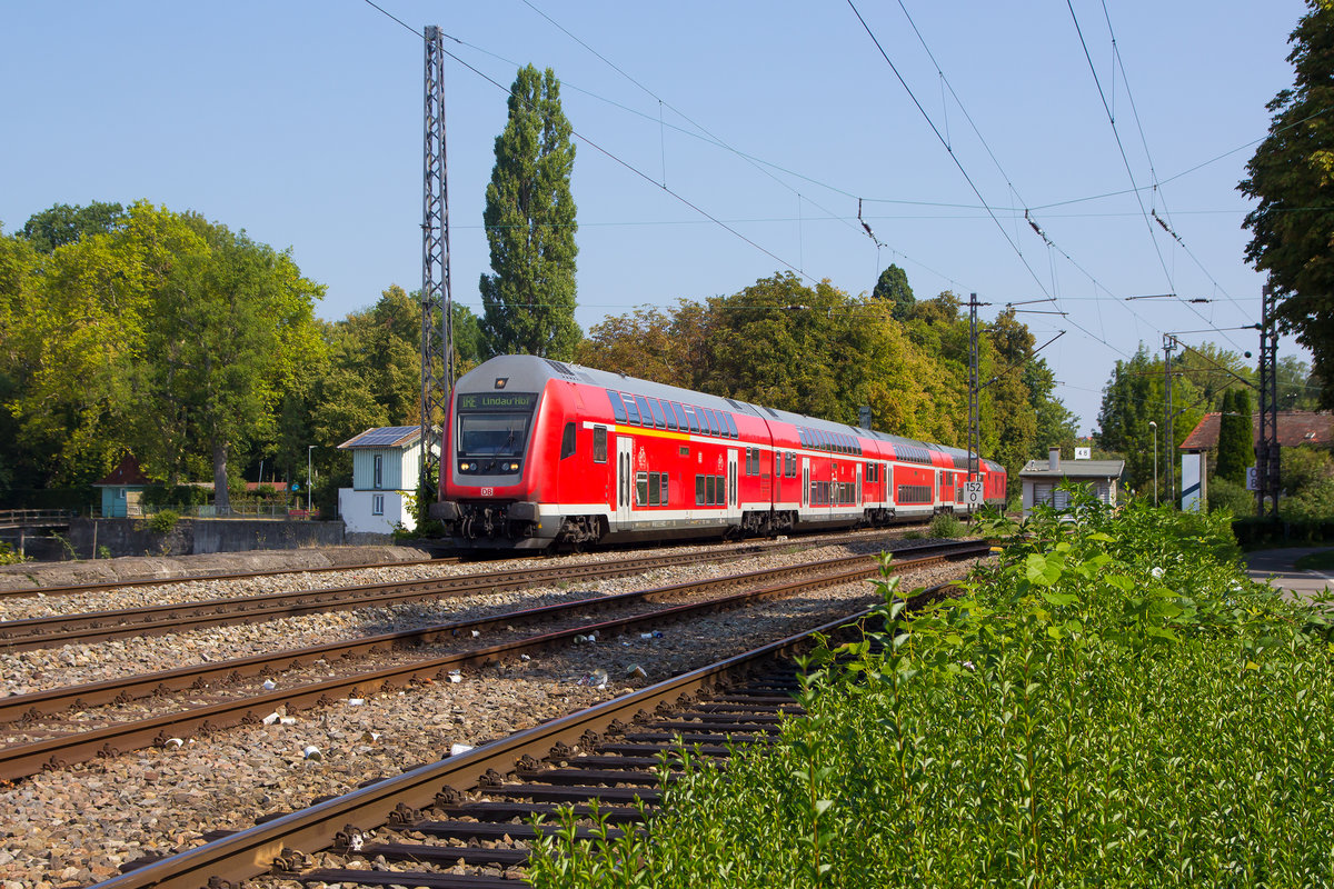 IRE aus Stuttgart/Friedrichshafen auf dem Bahndamm Lindau. 21.8.18