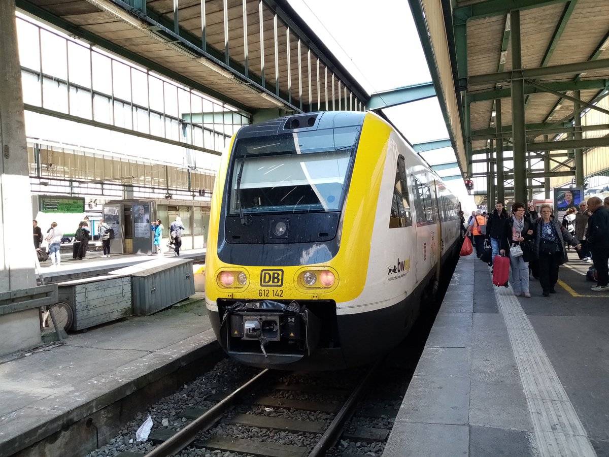 IRE nach Aulendorf mit IRE nach Horb in Stuttgart Hbf.
Aufgenommen am 17.05.2019.