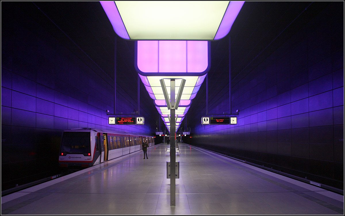 Irgendwie mystisch -

U-Bahnhof HafenCity Universität in Hamburg.

10.10.2015 (M)