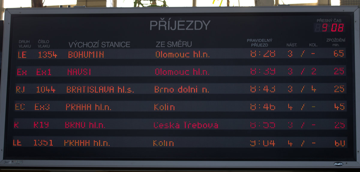 Irgendwie ist der Wurm drin, alle Züge haben Verspätung, ein Unglück in Ceska Trebova war die Ursache, zum Glück war die Umsteigezeit reichlich bemessen, so das der Anschluß in Zabreh nad Morave erreicht wurde.31.10.2020 10:37 Uhr Bahnhofshalle Pardubice.