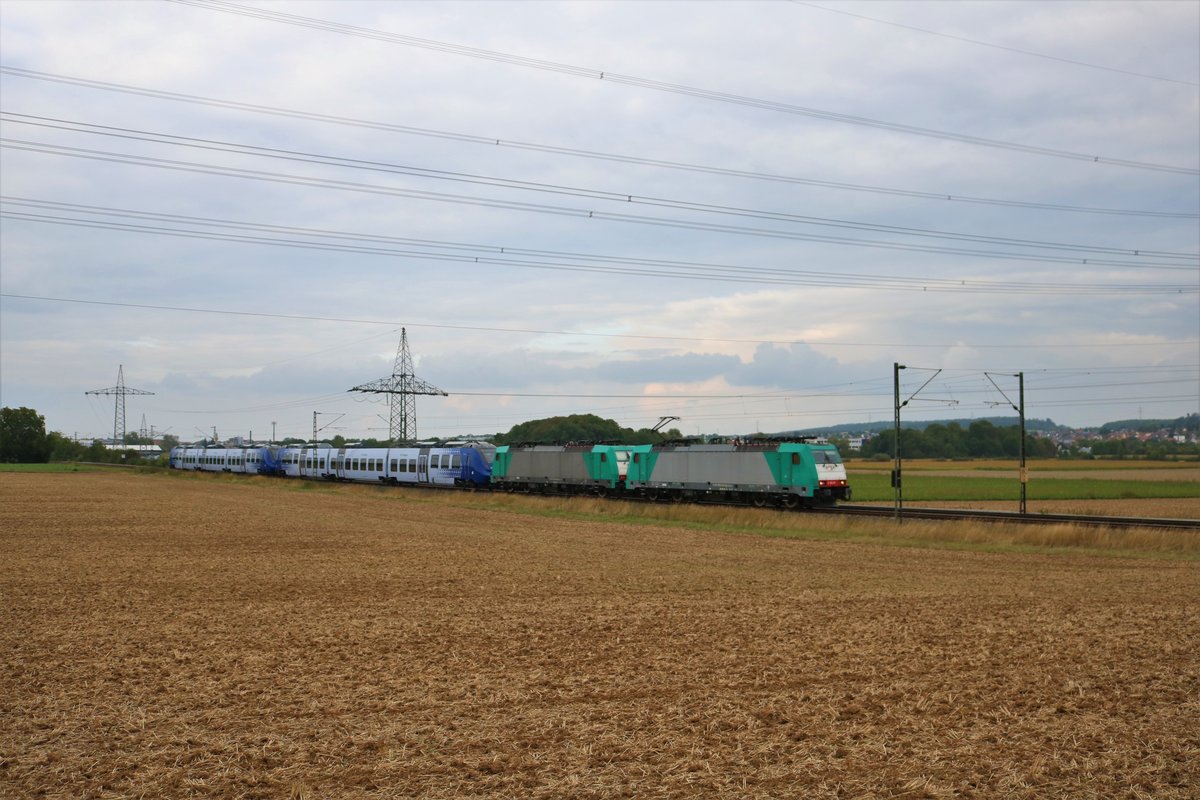 IRP 186 218-4 mit Railtraxx 186 206-9 und zwei neuen VLEXX 8442 am 09.09.19 bei Bad Vilbel Dortelweil 