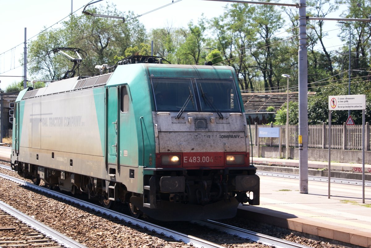 isolated e lok e 483.004 is in transit at milano rogoredo station on 29 lug 2019