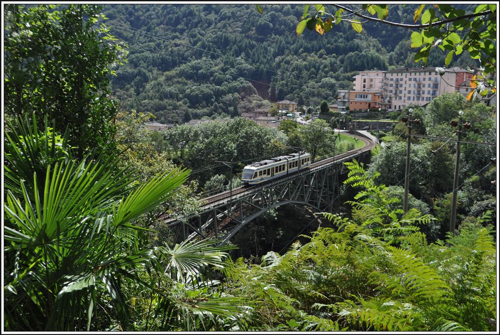 Isornobrücke in Intragna. Centovalli Express mit einem ABe 4/8. (03.09.2014)