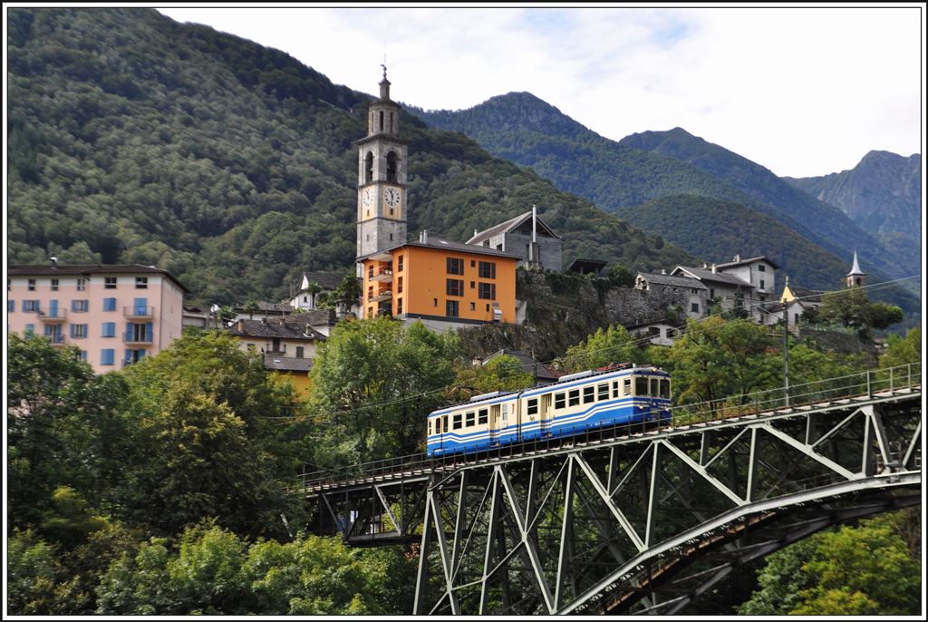 Isornobrücke in Intragna. R311 mit ABDe 6/6 32. (03.09.2014)