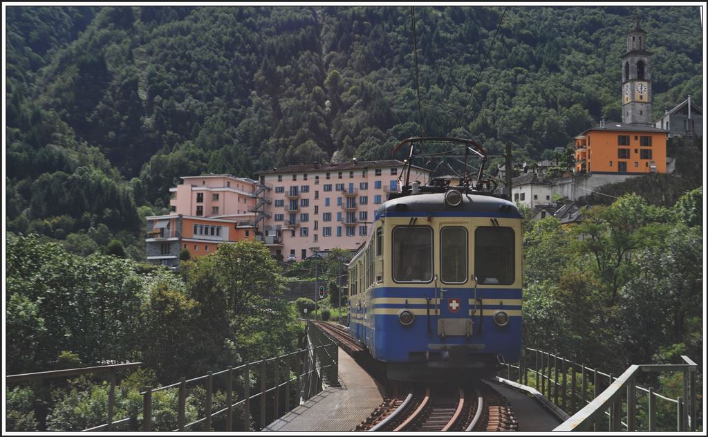 Isornobrücke in Intragna. R314 mit ABDe 6/6 32. (03.09.2014)