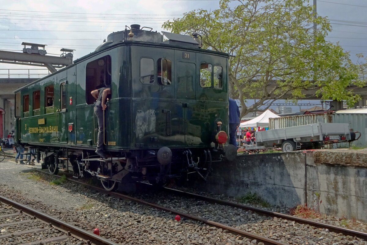  Ist alles ja noch in Ordnung?  UeBB-31 steht am 25 Mai 2019 ins Bw Brugg AG w�hrend ein Offener Wochenende der Verein Mikado 1244.