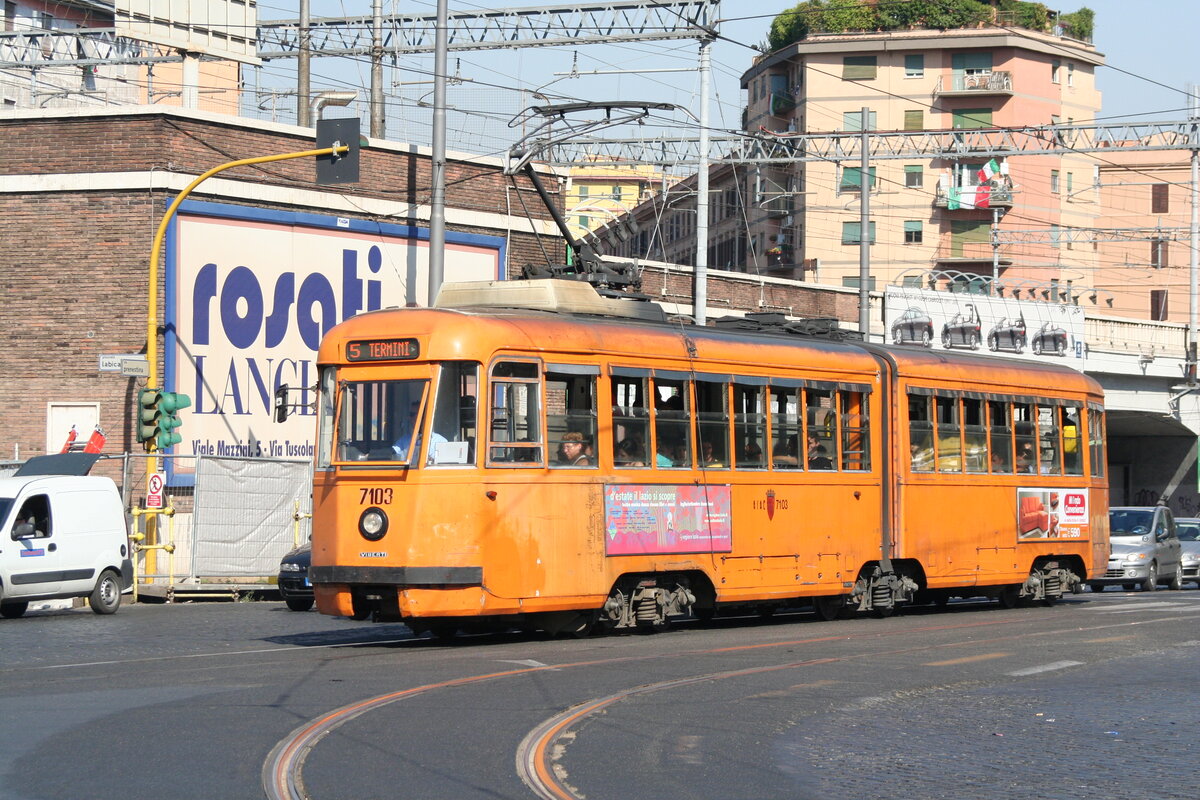 Italia, Roma, ATAC
Tramway 7013  on line 5, Piazza Porta Maggiore
20/7/2006