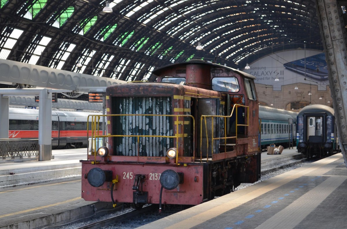 Italien D 245 2137 in Milano Centrale(Mailand) 10.08.2012