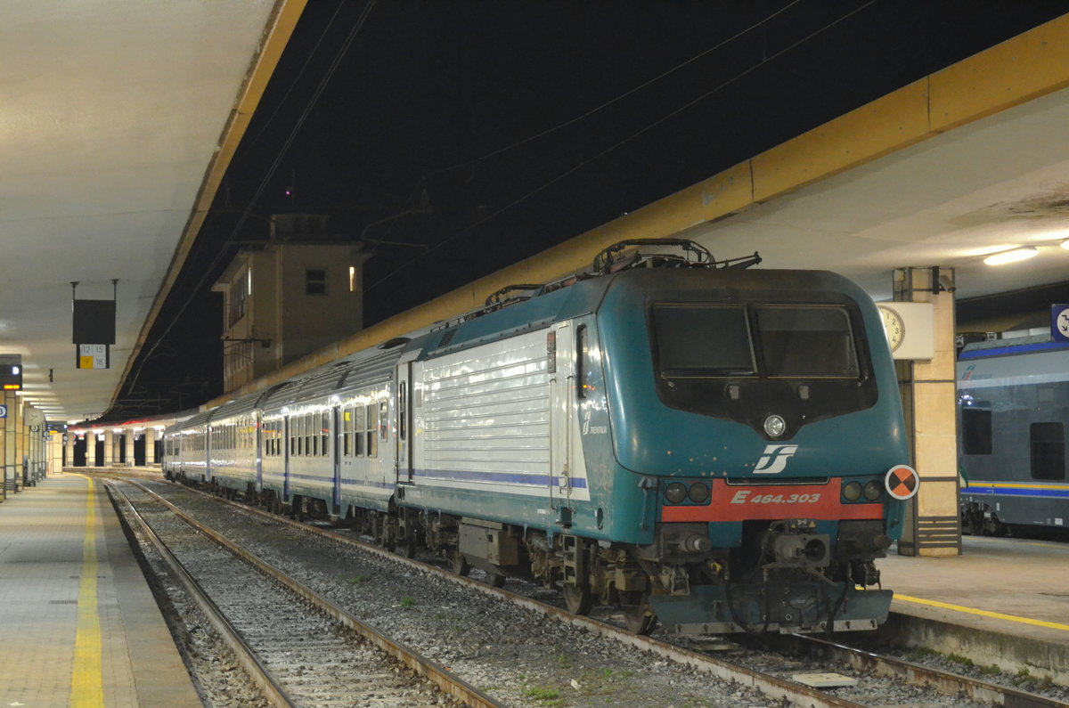 Italien: E 464 303 in Catania auf der Insel Sizilien 06.05.2018