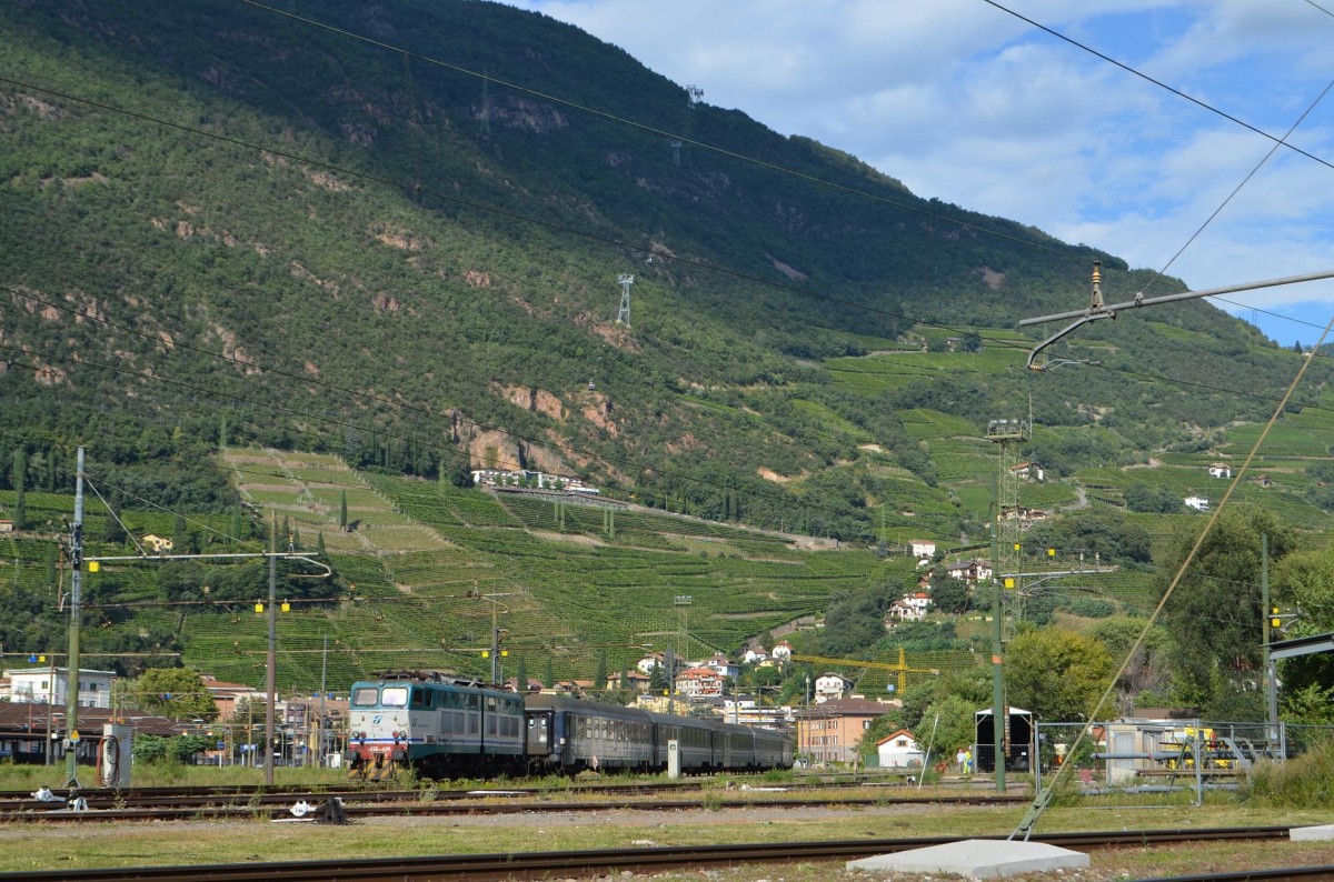 Italien E656 439 in Bolzano/Bozen Abgestellt mit einer  Nachtzugganitur  15.09.2014