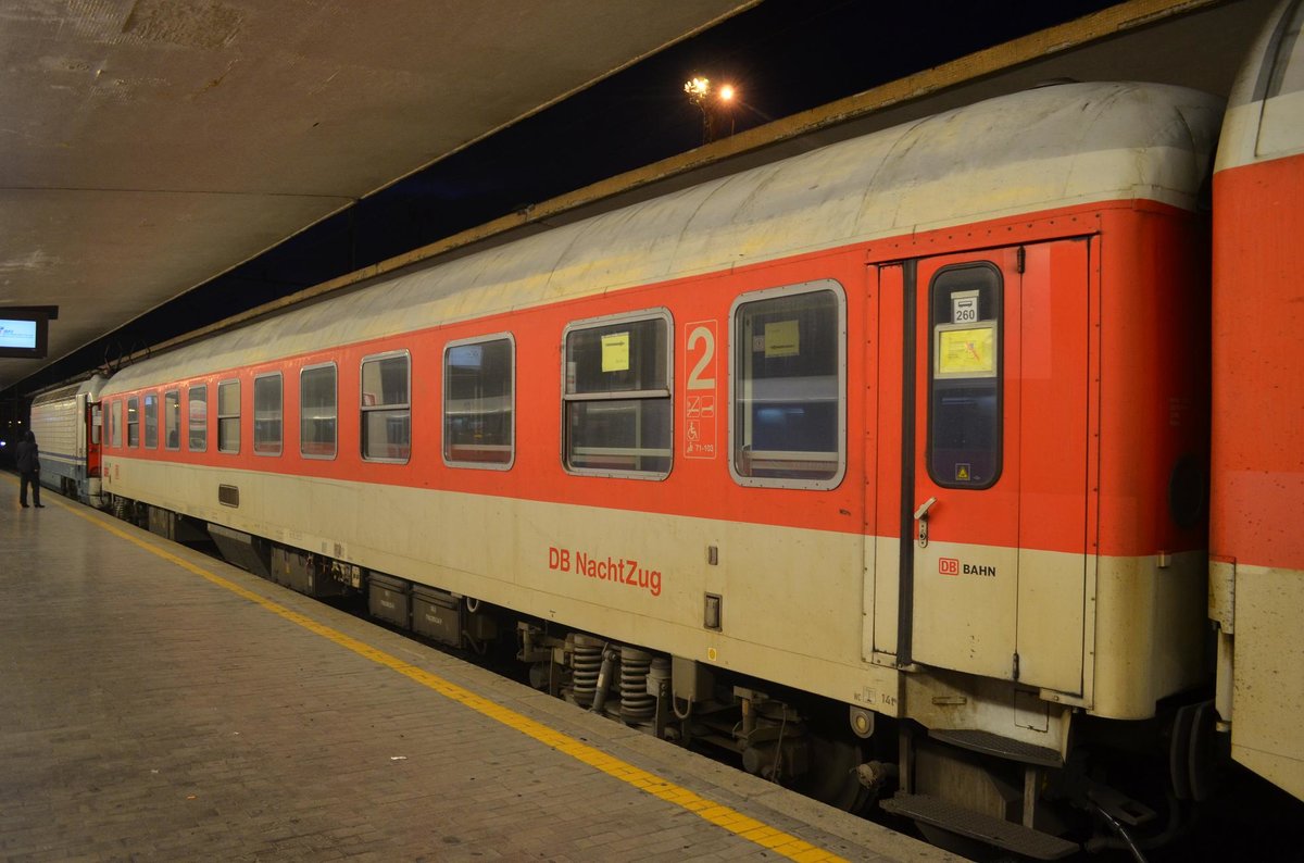 Italien: Nachtzug München - Rom (CNL 485) mit City Night Line Wagen D-DB 61 80 59-90 033-1 Bvcmbz 249.1 im Bahnhof Firenze Santa Maria Novella (Florenz) 19.09.2013