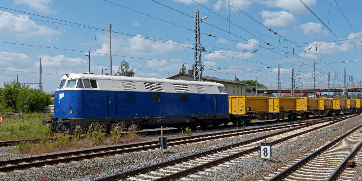 ITB 228 411-5 fährt mit dem leeren  Suttgart21-Abraumzug  in den Bahnhof Nordhausen ein. Nur unweit in Niedersachswerfen wird der Abraum endgelagert. Ab Nordhausen bis Suttgart übernehmen die Siemens Vectron den Zug. 04.06.2015