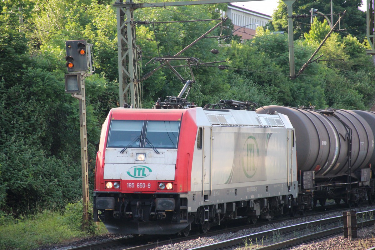 ITL 185 650-9 durchfuhr mit einem kurzen Kesselwagenzug am 06.06.2015 Hamburg-Harburg in Richtung Süden.