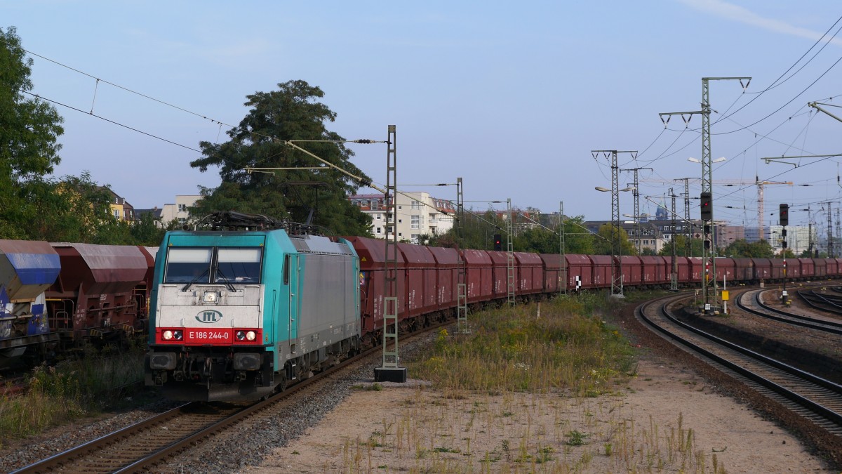 ITL E 186 244 kommt ab Bad Schandau mit Güterzug aus Tschechien durch Dresden-Friedrichstadt; 05.10.2015
