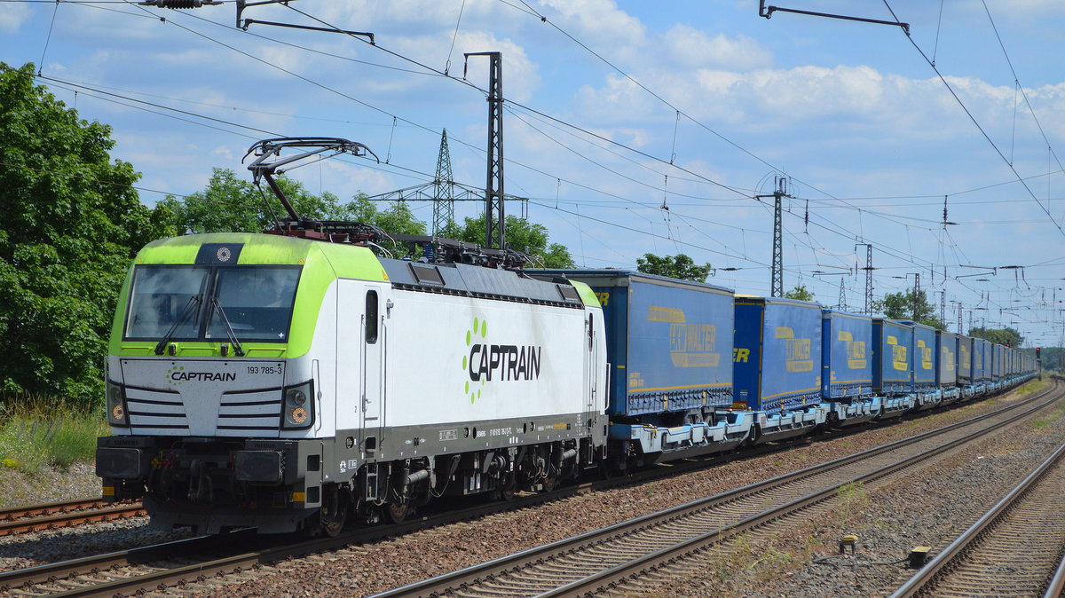 ITL - Eisenbahngesellschaft mbH, Dresden [D] mit  193 785-3  [NVR-Nummer: 91 80 6193 785-3 D-ITL] und Taschenwagenzug am 16.06.20 Bf. Saarmund.