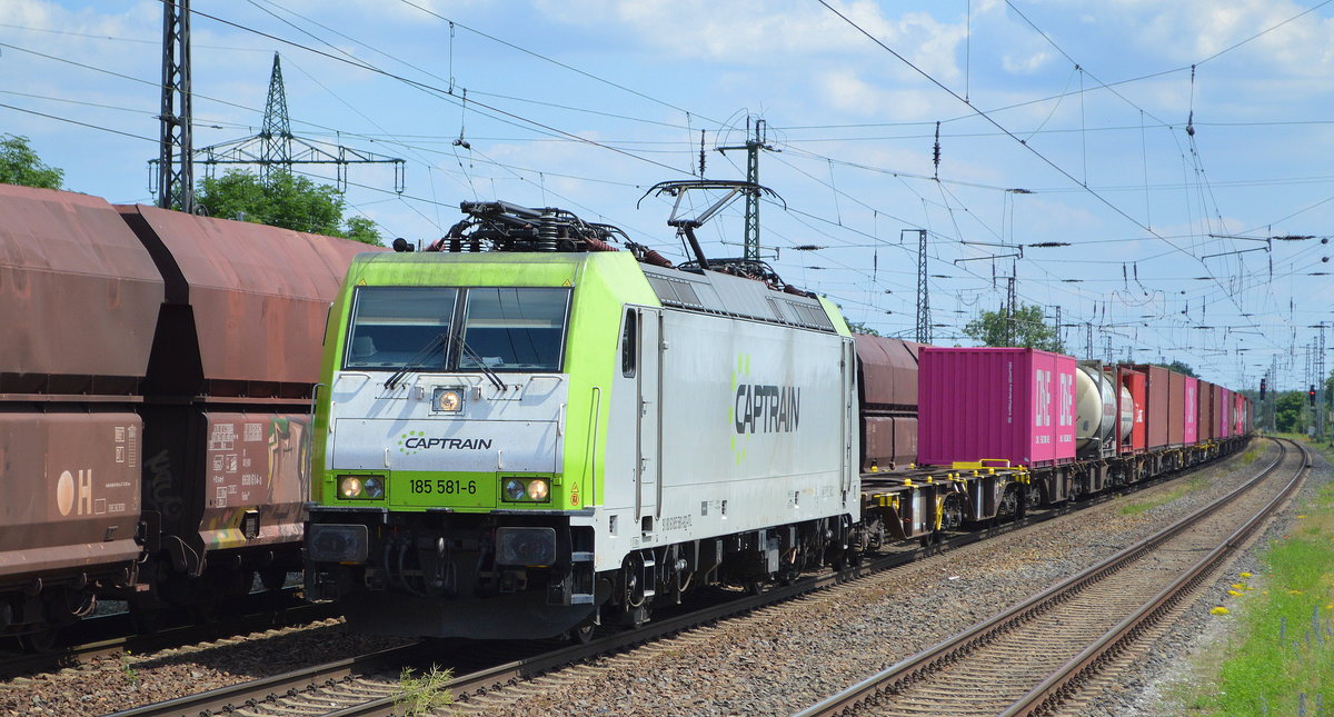 ITL - Eisenbahngesellschaft mbH, Dresden [D] mit  185 581-6  [NVR-Nummner: 91 80 6185 581-6 D-ITL] und Containerzug am 16.06.20 Bf. Saarmund.