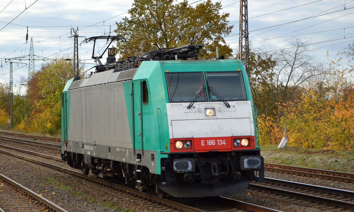 ITL - Eisenbahngesellschaft mbH, Dresden [D] mit  E 186 134  [NVR-Number: 91 51 6270 005-7 PL-ATLU] am 02.11.20 Bf. Saarmund.
