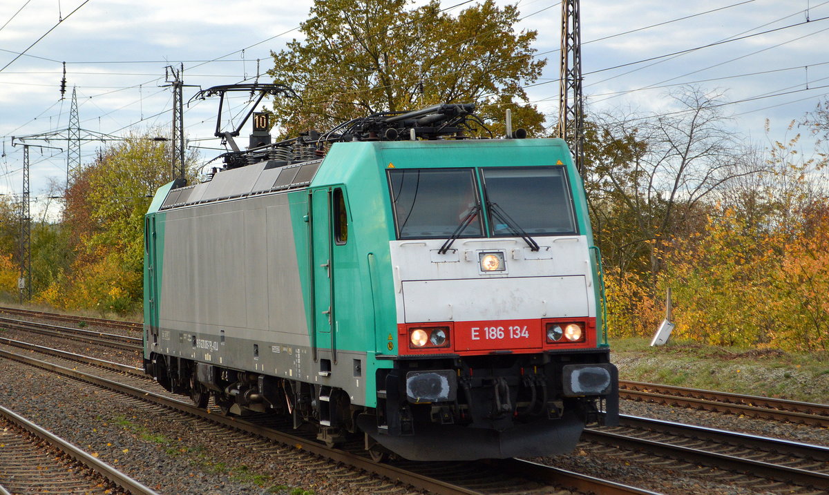 ITL - Eisenbahngesellschaft mbH, Dresden [D] mit  E 186 134  [NVR-Number: 91 51 6270 005-7 PL-ATLU] am 02.11.20 Bf. Saarmund.
