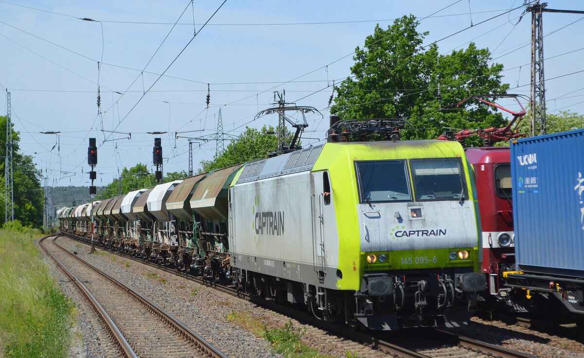 ITL - Eisenbahngesellschaft mbH, Dresden [D] mit  145 095-6  [NVR-Nummer: 91 80 6145 095-6 D-ITL] und Schüttgutwagenzug am 03.06.21 Durchfahrt Bf. Saarmund.