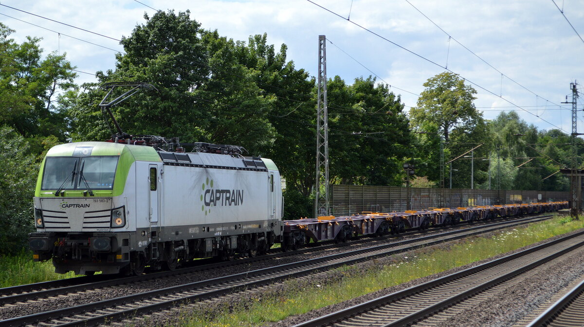 ITL - Eisenbahngesellschaft mbH, Dresden [D]  193 583-2  [NVR-Nummer: 91 80 6193 583-2 D-ITL] und einem Güterzug mit leeren Containertragwagen am 05.07.22 Vorbeifahrt Bahnhof Dedensen Gümmer.