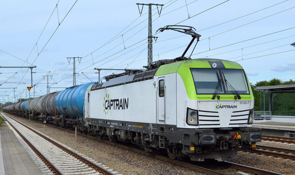 ITL - Eisenbahngesellschaft mbH, Dresden [D] mit ihrer  193 583-2  [NVR-Nummer: 91 80 6193 583-2 D-ITL] und einem Kesselwagenzug am 12.09.22 Durchfahrt Bahnhof Golm. 
