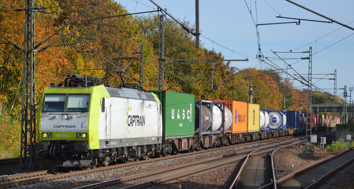 ITL - Eisenbahngesellschaft mbH, Dresden [D] mit 185 550-1  [NVR-Nummer: 91 80 6185 550-1 D-ITL] und einem Containerzug Richtung Hamburg am 17.10.22 Durchfahrt Bahnhof Brieselang. 