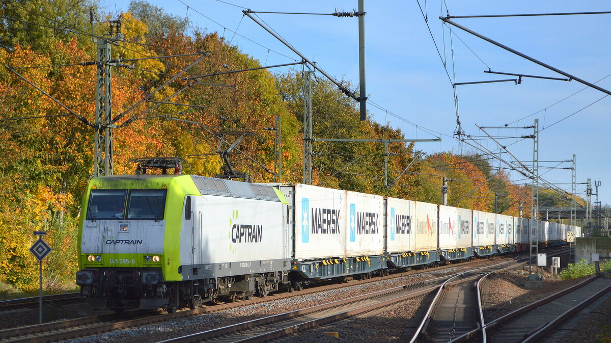 ITL - Eisenbahngesellschaft mbH, Dresden [D] mit  145 095-6  [NVR-Nummer: 91 80 6145 095-6 D-ITL] und einem Containerzug (Kühlcontainer) Richtung Hamburg am 17.10.22 Durchfahrt Bahnhof Brieselang.