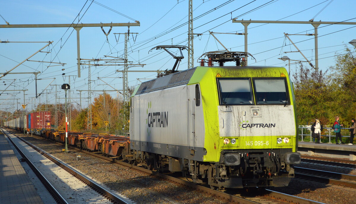 ITL - Eisenbahngesellschaft mbH, Dresden [D] mit ihrer 145 095-6  [NVR-Nummer: 91 80 6145 095-6 D-ITL] und einem Containerzug am 15.11.22 Durchfahrt Bahnhof Golm.