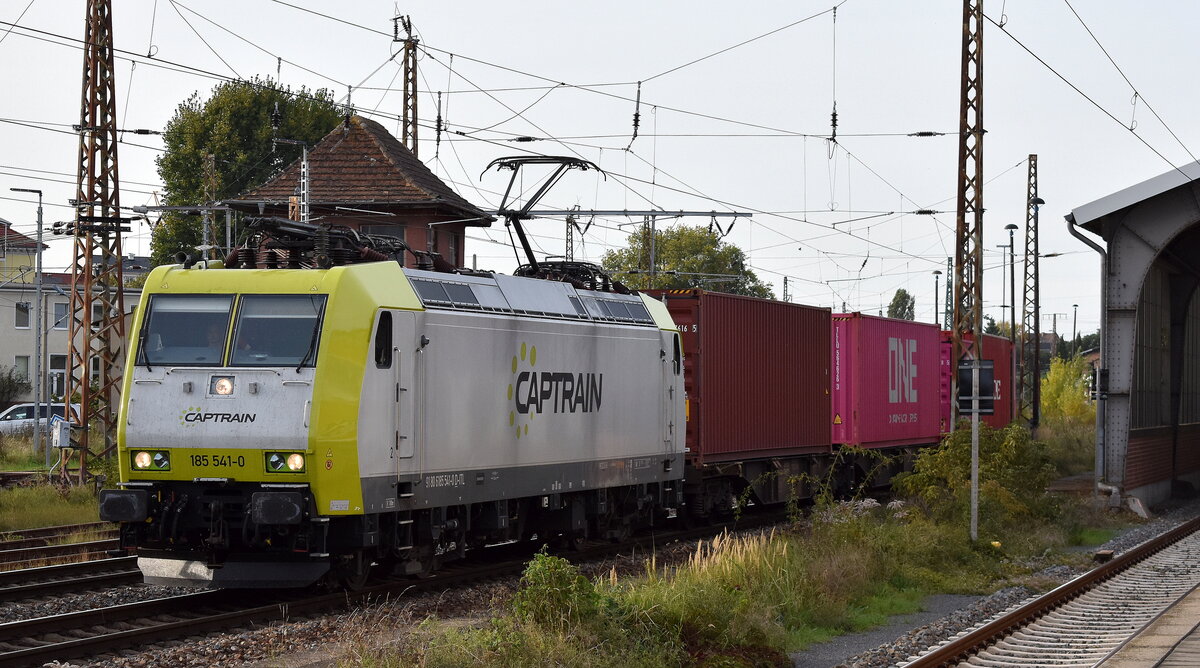 ITL - Eisenbahngesellschaft mbH, Dresden [D]  185 541-0  [NVR-Nummer: 91 80 6185 541-0 D-ITL] hat einen Containerzug Höhe Bahnhof Frankfurt (Oder) gebracht und wird gleich abgehakt, 11.10.23