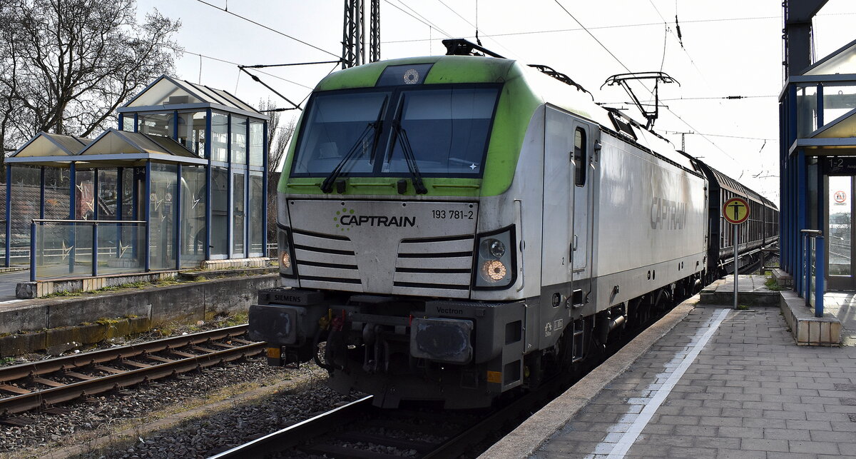 ITL - Eisenbahngesellschaft mbH, Dresden [D] mit ihrer  193 781-2  [NVR-Nummer: 91 80 6193 781-2 D-ITL] und einem Ganzzug Schiebewandwagen am 19.03.24 Durchfahrt Bahnhof Magdeburg-Neustadt.