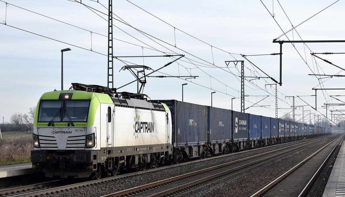 ITL - Eisenbahngesellschaft mbH, Dresden [D] mit ihrer  193 784-6  [NVR-Nummer: 91 80 6193 784-6 D-ITL] und einem Containerzug am 22.01.25 Höhe Bahnhof Rodleben.