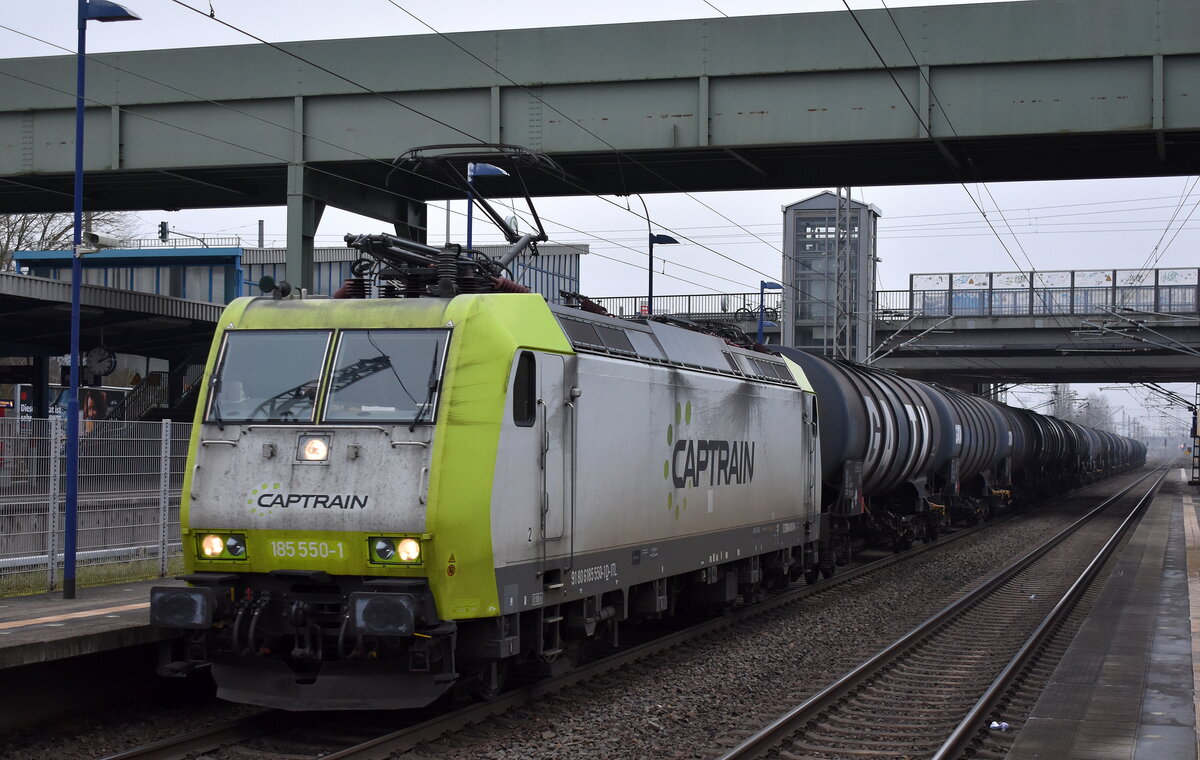 ITL - Eisenbahngesellschaft mbH, Dresden [D] mit ihrer  185 550-1  [NVR-Nummer: 91 80 6185 550-1 D-ITL] und einem Kesselwagenzug (leer) Richtung Stendell am 05.02.25 Durchfahrt Bahnhof Berlin-Hohenschönhausen.