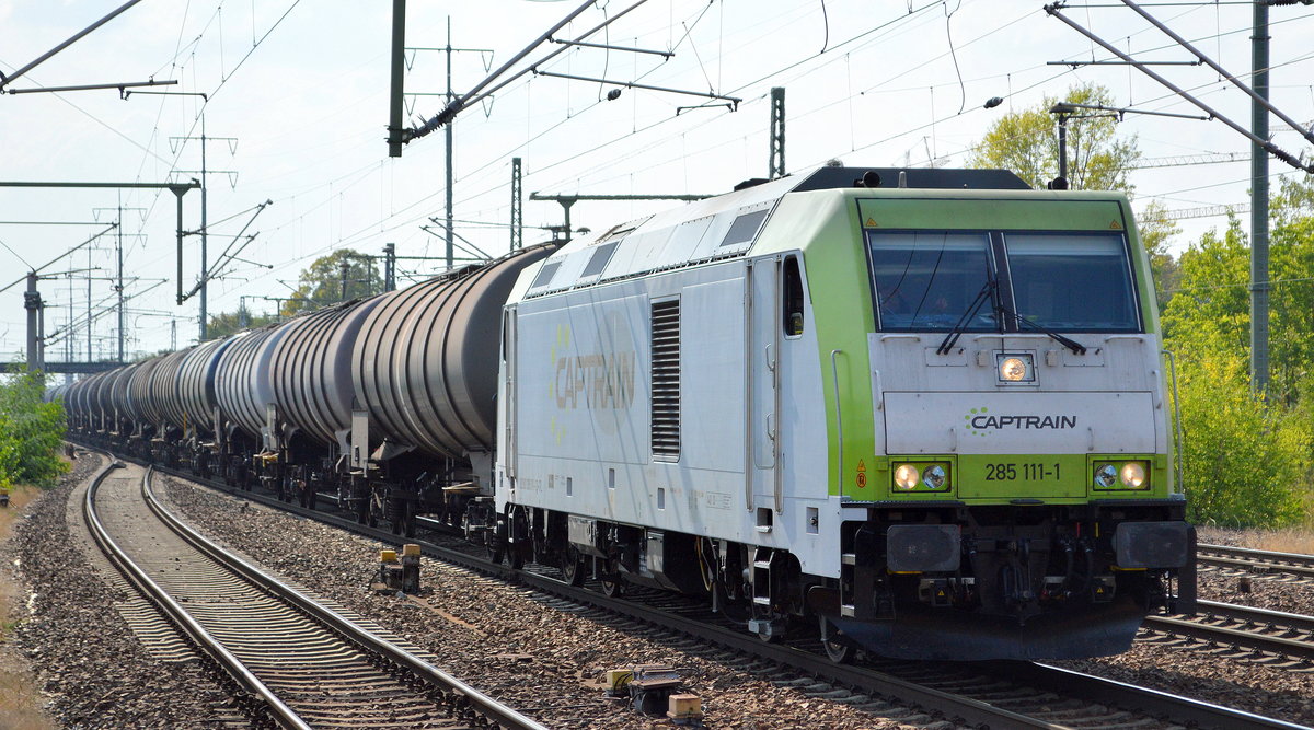 ITL - Eisenbahngesellschaft mbH mit  285 111-1  [NVR-Number: 92 80 1285 111-1 D-ITL] und Kesselwagenzug Richtung Stendell am 03.09.18 Bf. Flughafen Berlin-Schönefeld.