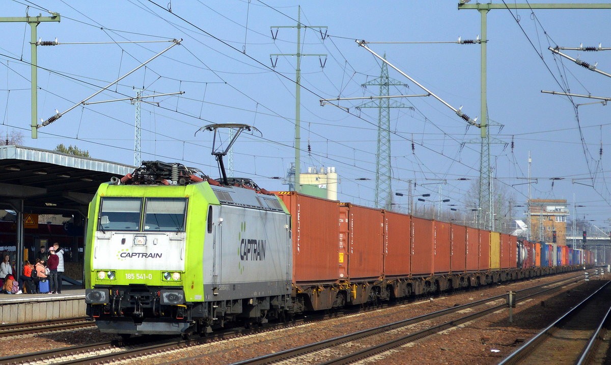 ITL - Eisenbahngesellschaft mbH mit  185 541-0  [NVR-Number: 91 80 6185 541-0 D-ITL] und Containerzug am 28.02.19 Bf. Flughafen Berlin-Schönefeld.