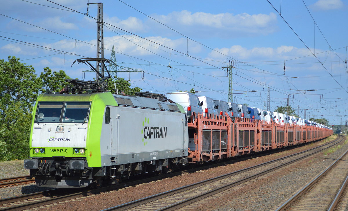 ITL Eisenbahngesellschaft mbH mit  185 517-0  [NVR-Nummer: 91 80 6185 517-0 D-ITL] und PKW-Transportzug (VW-Nutzfahrzeuge aus polnischer Produktion) am 01.07.19 Saarmund Bahnhof. 