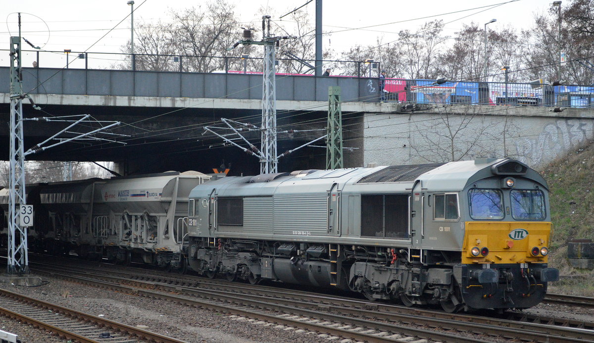 ITL mit  CB 1001  [NVR:  92 80 1266 106-4 D-ITL ) und Ganzzug Schüttgutwagen mit Kies beladen Richtung Baustoffhändler am Gelände der Industrieübergabe Berlin Nordost am 20.12.18 Berlin-Springpfuhl.